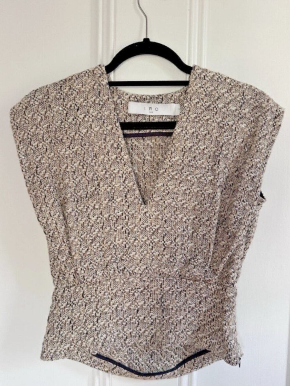 IRO Paris Glena Textured Ecru Black Tweed Defined Shoulder Top V-Neck Size 34